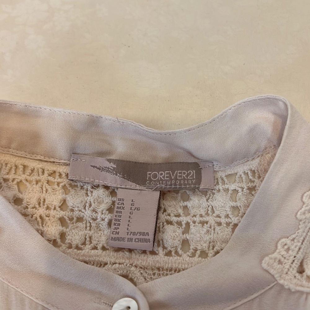 Forever 21 Beige Crochet Shoulder Top Size L - Picture 3 of 5